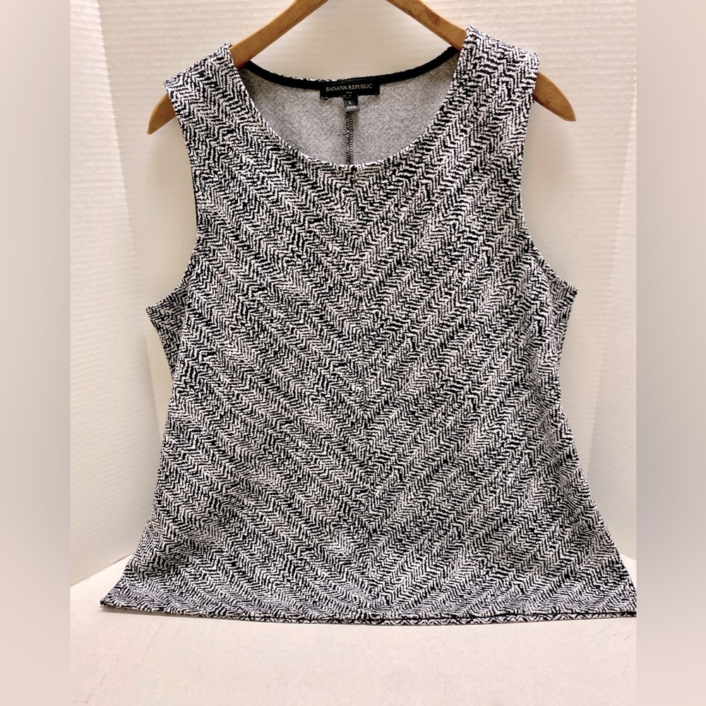 REDUCED Banana Republic black and white top. Size large
